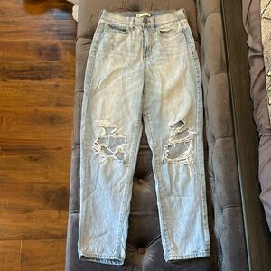 Light wash mom jeans!! Size: woman’s 0
